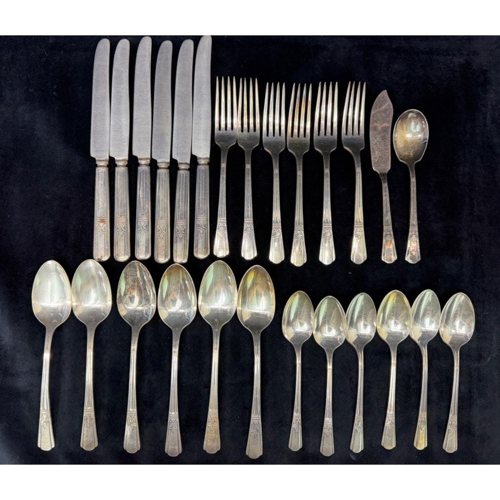 Vtg Court Silverplate, 1939 by International Silver Service for 6 Plus 2 Extras